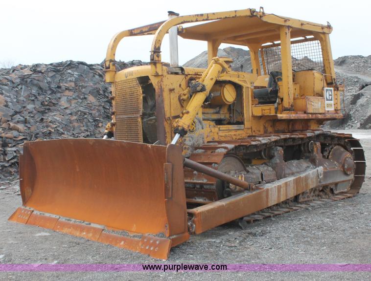 image for item E2579 1973 Caterpillar D7F dozer