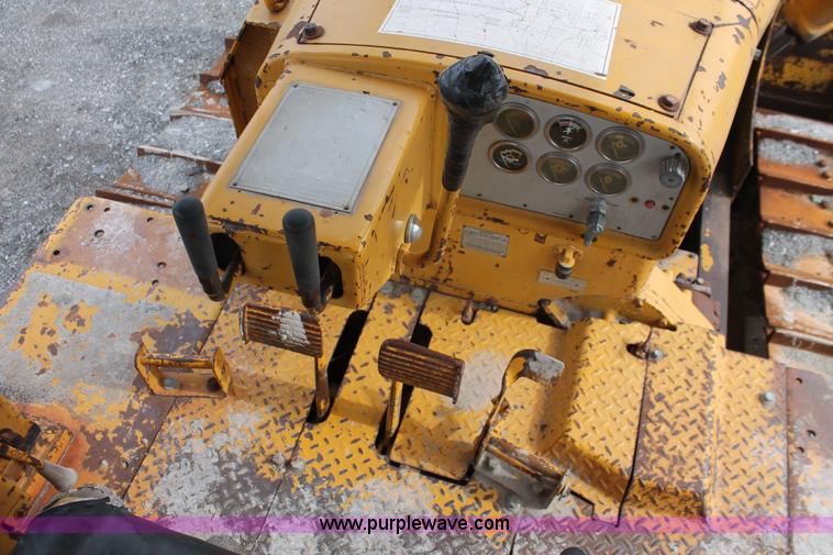 image for item E2579 1973 Caterpillar D7F dozer