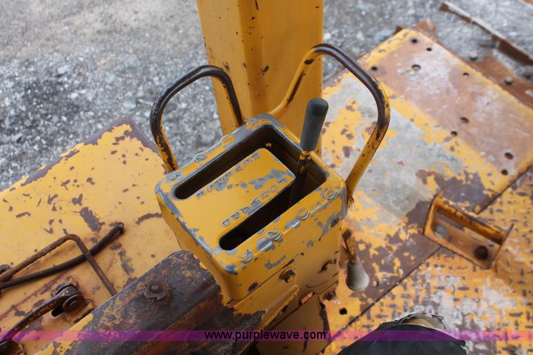 image for item E2579 1973 Caterpillar D7F dozer