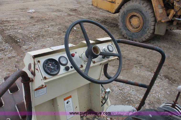 image for item E2580 1996 Ingersoll Rand SD40F padfoot compactor