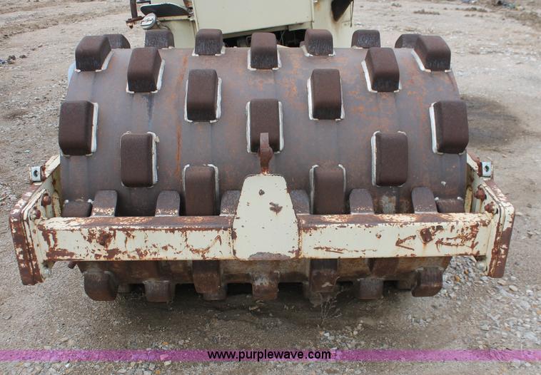 image for item E2580 1996 Ingersoll Rand SD40F padfoot compactor
