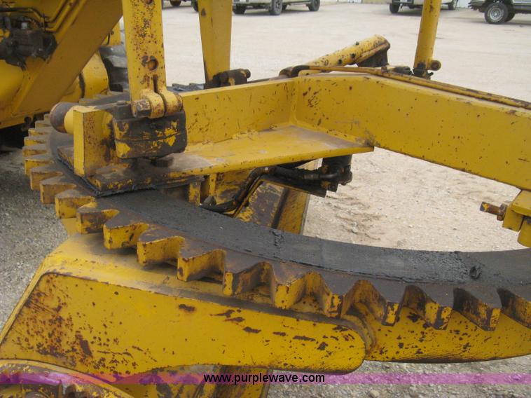 image for item E3085 Allis Chalmers M100 B series motor grader