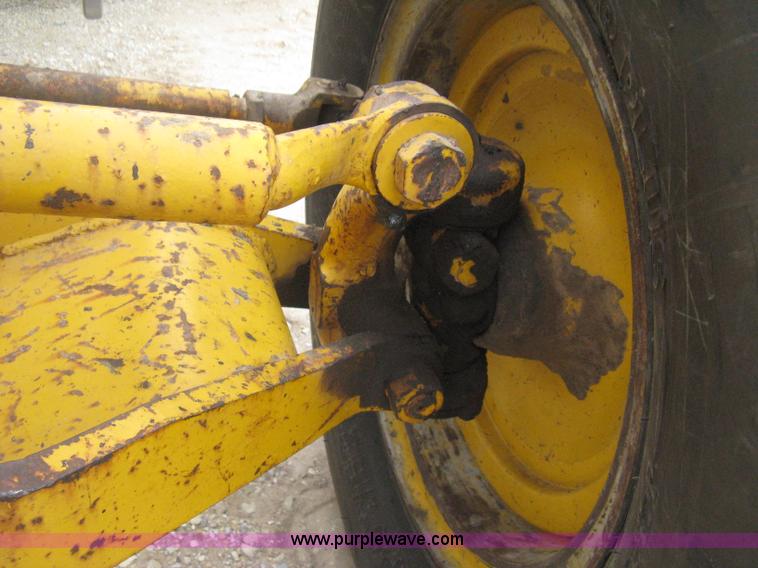 image for item E3085 Allis Chalmers M100 B series motor grader