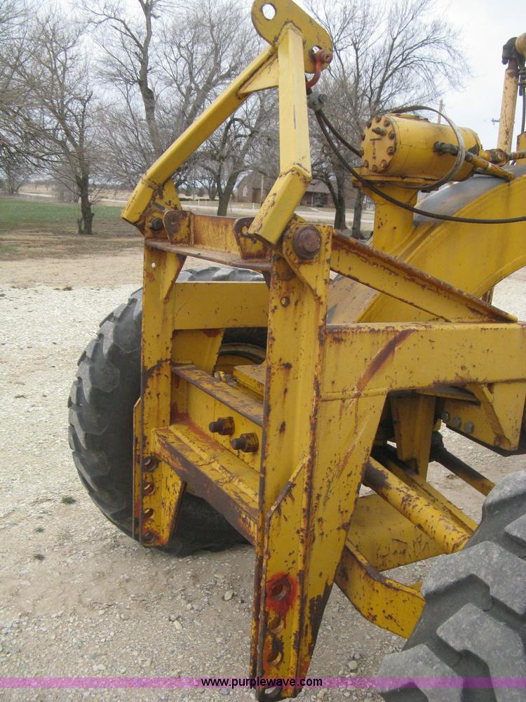 image for item E3085 Allis Chalmers M100 B series motor grader