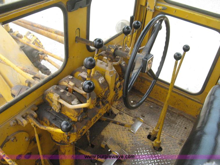 image for item E3085 Allis Chalmers M100 B series motor grader