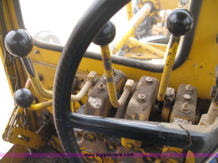 image for item E3085 Allis Chalmers M100 B series motor grader