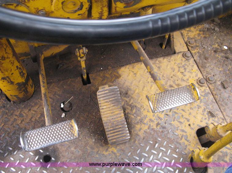 image for item E3085 Allis Chalmers M100 B series motor grader