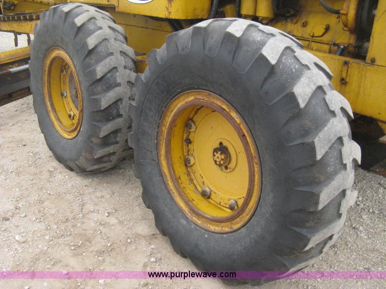 image for item E3085 Allis Chalmers M100 B series motor grader