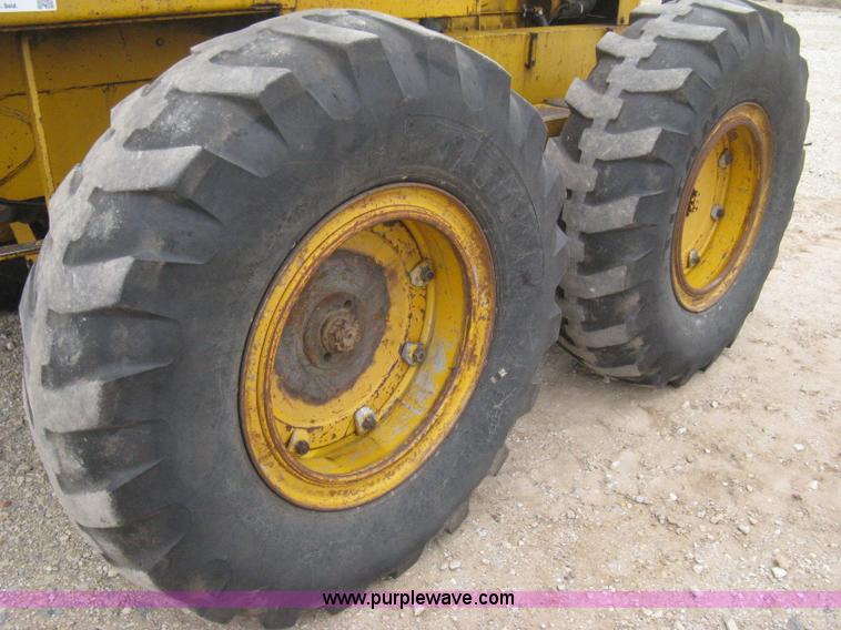 image for item E3085 Allis Chalmers M100 B series motor grader