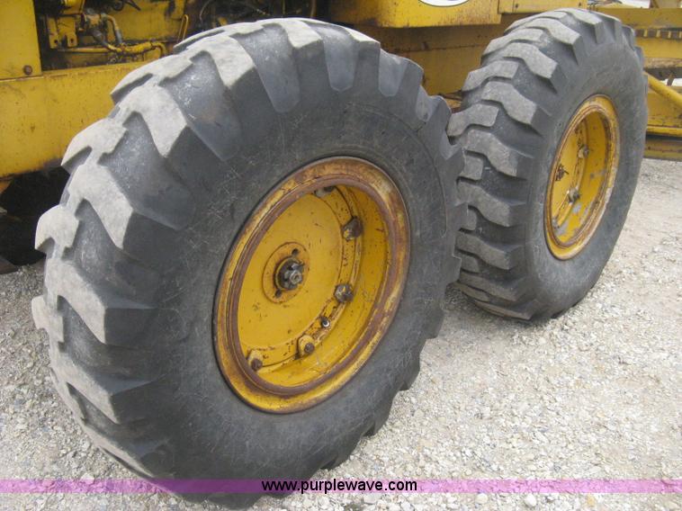 image for item E3085 Allis Chalmers M100 B series motor grader
