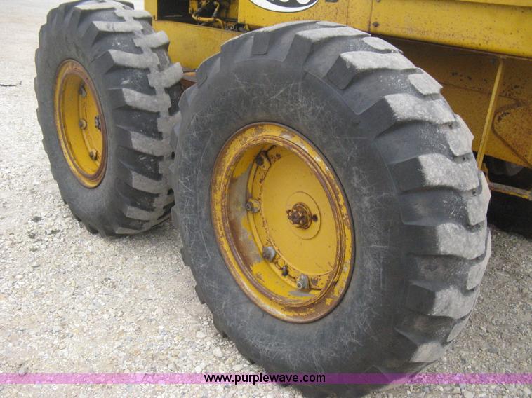 image for item E3085 Allis Chalmers M100 B series motor grader