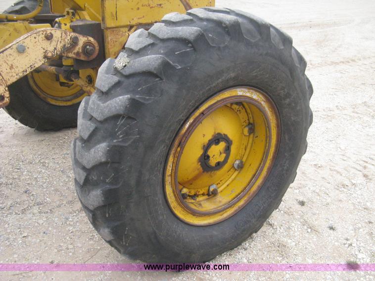 image for item E3085 Allis Chalmers M100 B series motor grader