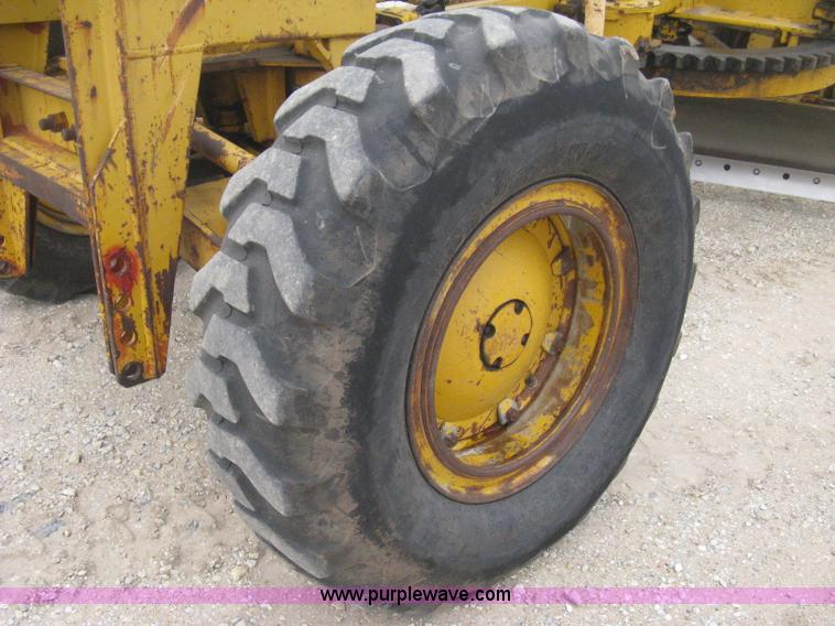 image for item E3085 Allis Chalmers M100 B series motor grader
