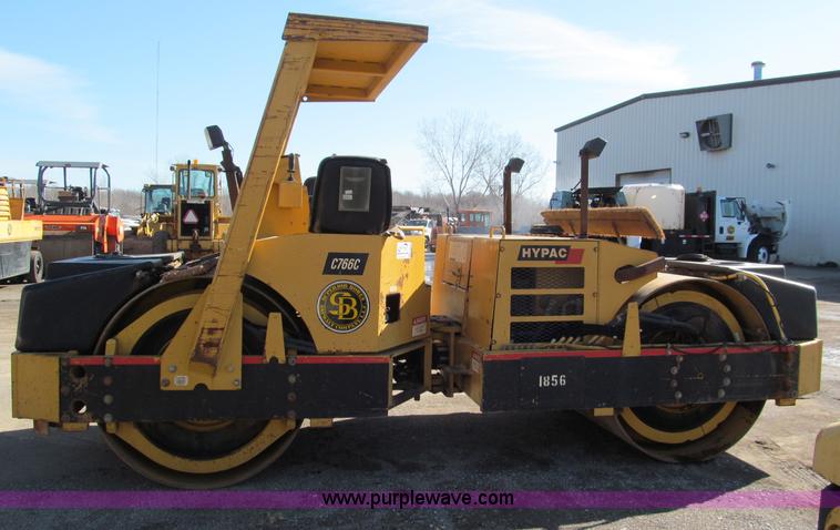 image for item E5889 Hypac articulating vibratory roller
