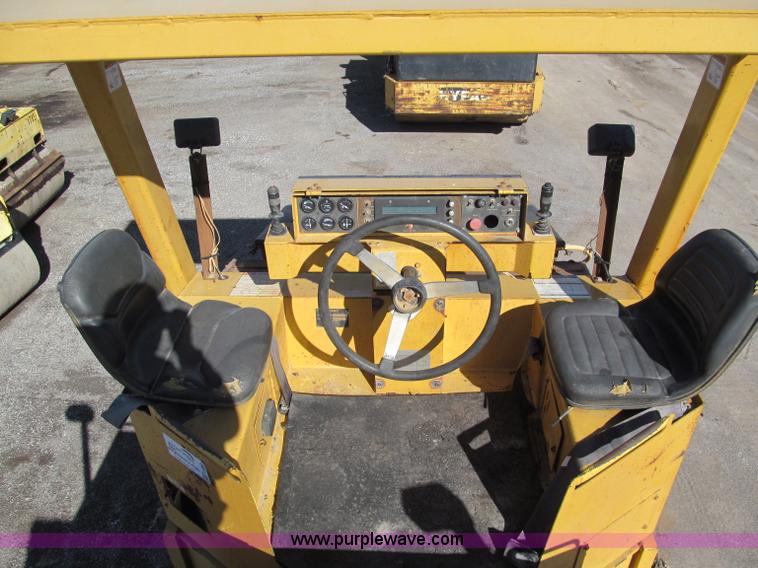 image for item E5889 Hypac articulating vibratory roller