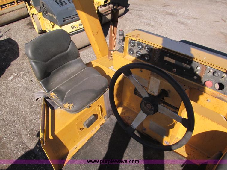 image for item E5889 Hypac articulating vibratory roller