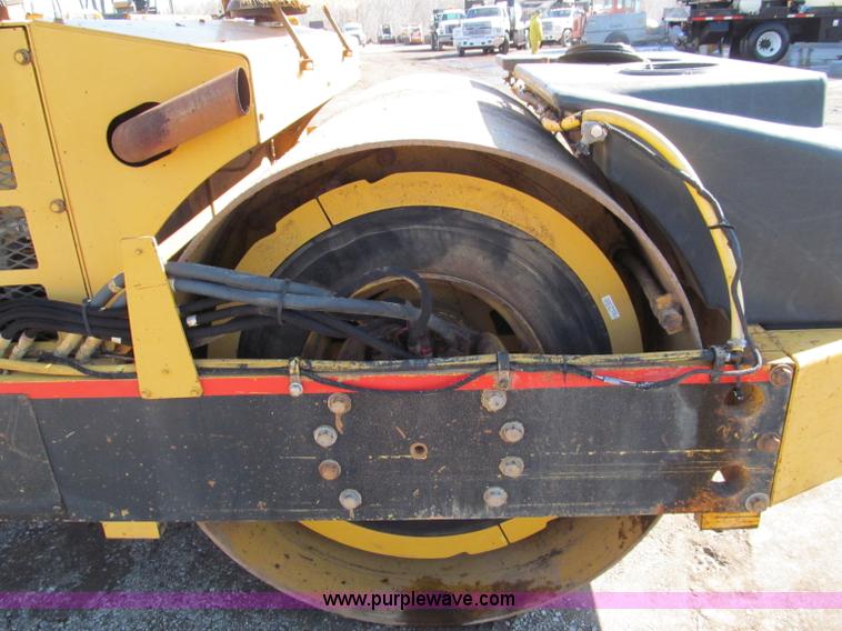 image for item E5889 Hypac articulating vibratory roller