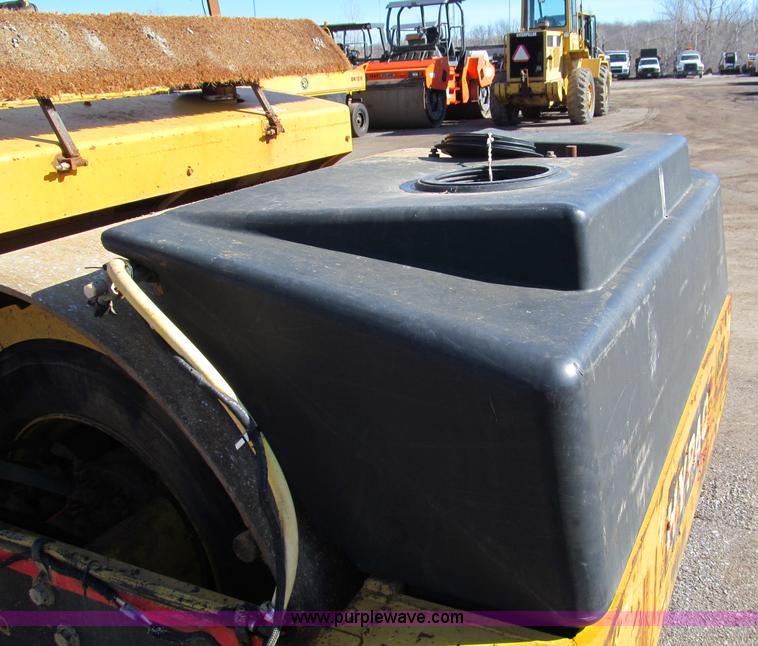 image for item E5889 Hypac articulating vibratory roller