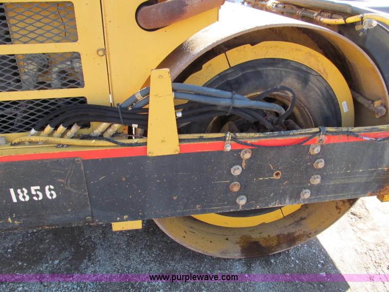 image for item E5889 Hypac articulating vibratory roller