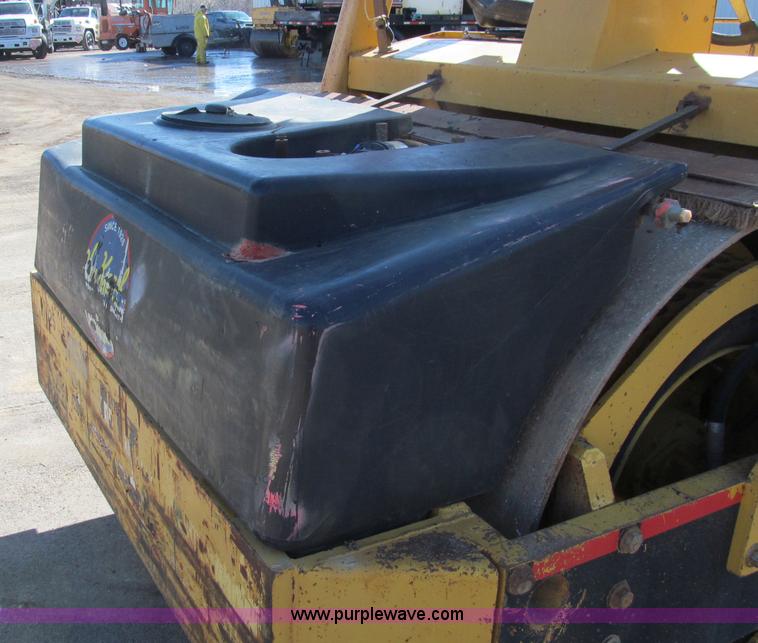 image for item E5889 Hypac articulating vibratory roller