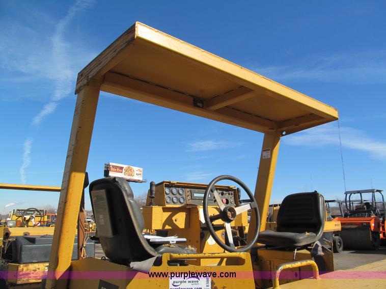 image for item E5889 Hypac articulating vibratory roller