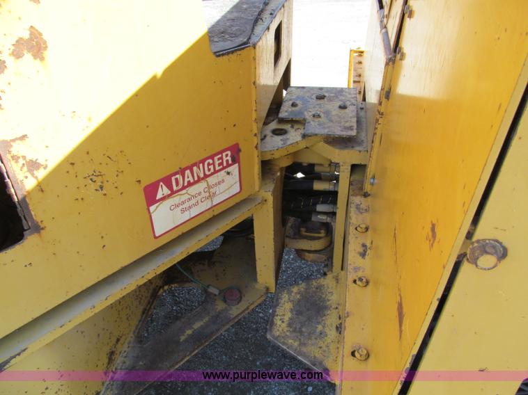 image for item E5889 Hypac articulating vibratory roller