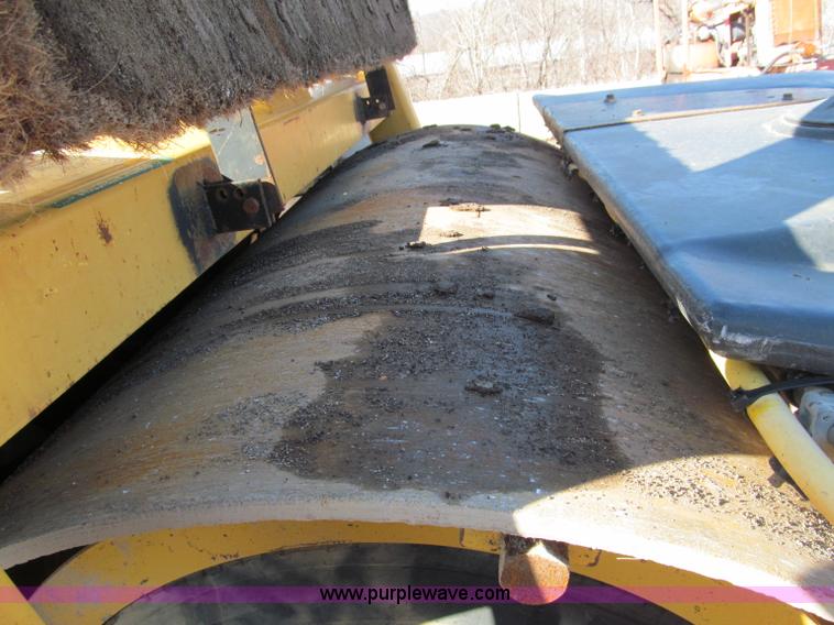 image for item E5890 Hypac C766C articulating vibratory roller