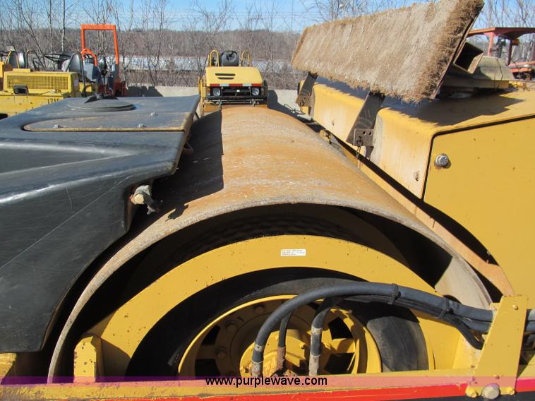 image for item E5890 Hypac C766C articulating vibratory roller