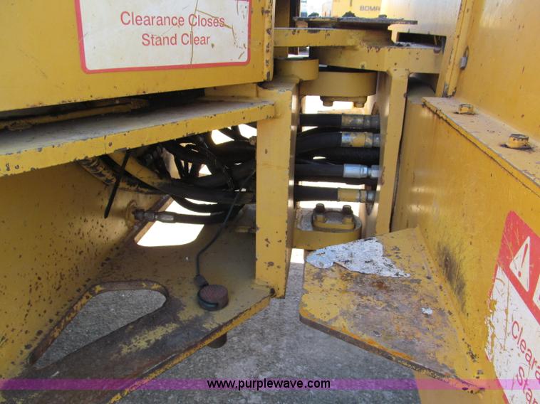 image for item E5890 Hypac C766C articulating vibratory roller