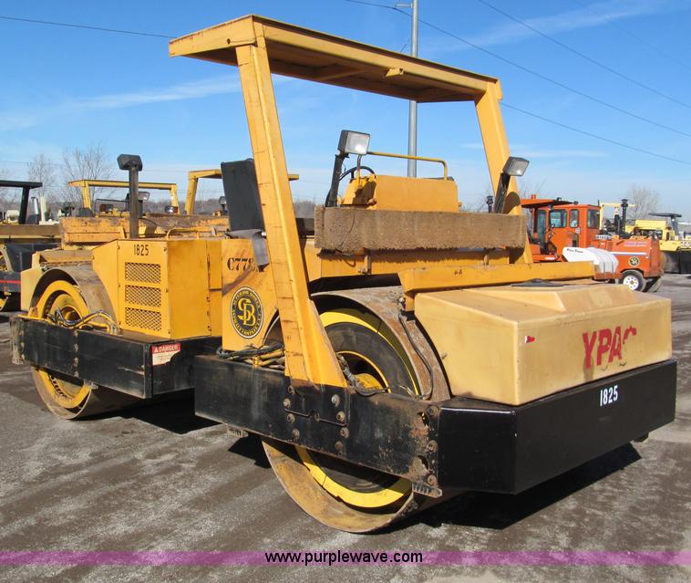 image for item E5891 Hypac C778A articulating vibratory roller