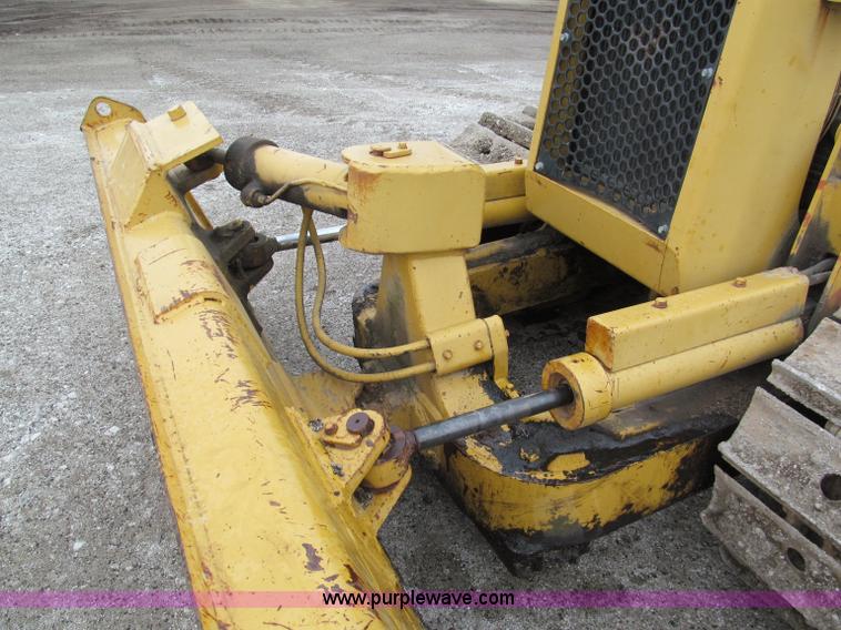 image for item E5892 1975 Caterpillar D3 crawler dozer