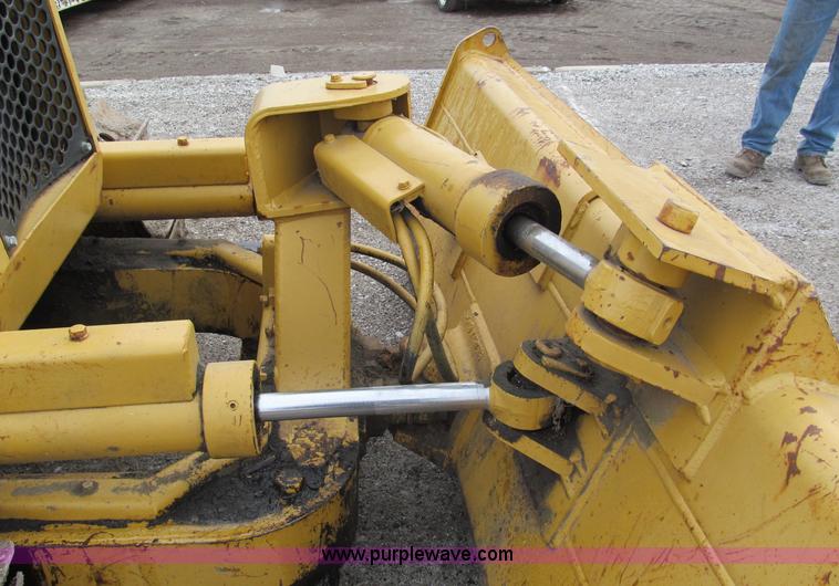 image for item E5892 1975 Caterpillar D3 crawler dozer