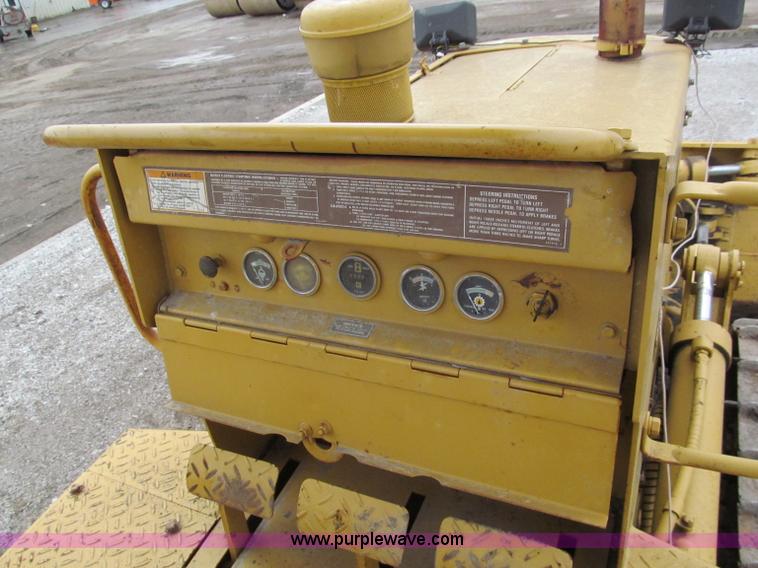 image for item E5892 1975 Caterpillar D3 crawler dozer