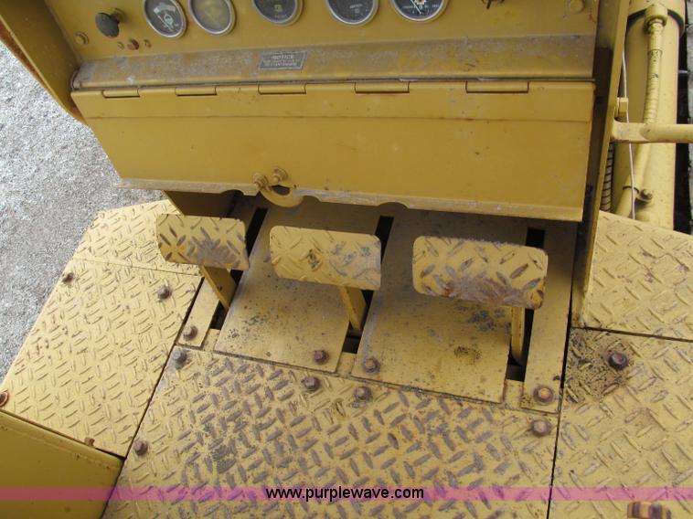 image for item E5892 1975 Caterpillar D3 crawler dozer