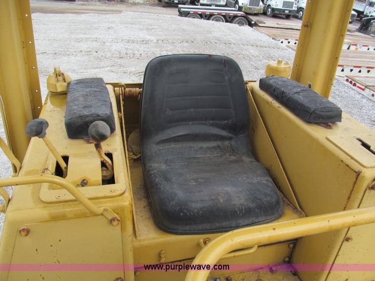 image for item E5892 1975 Caterpillar D3 crawler dozer