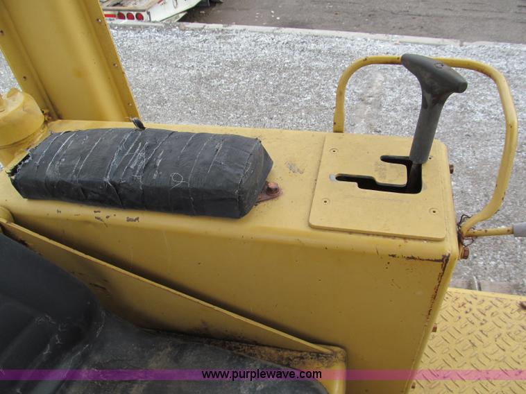 image for item E5892 1975 Caterpillar D3 crawler dozer