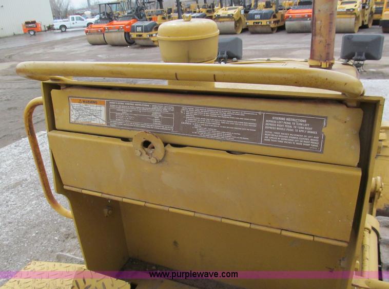 image for item E5892 1975 Caterpillar D3 crawler dozer