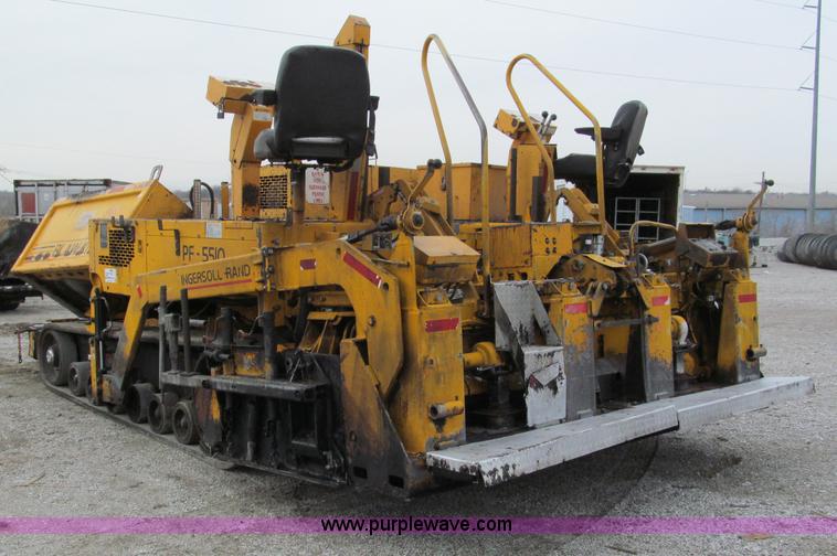 image for item E5896 2000 Blaw-Knox PF5510 paver