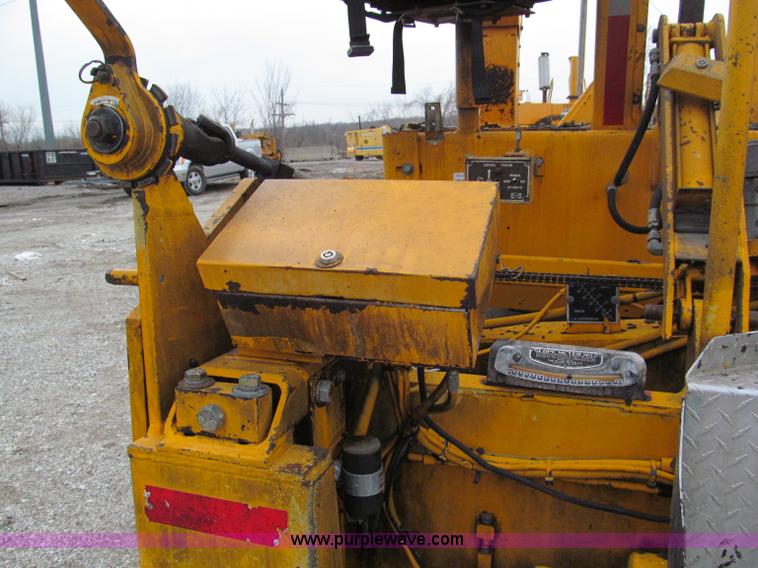 image for item E5896 2000 Blaw-Knox PF5510 paver