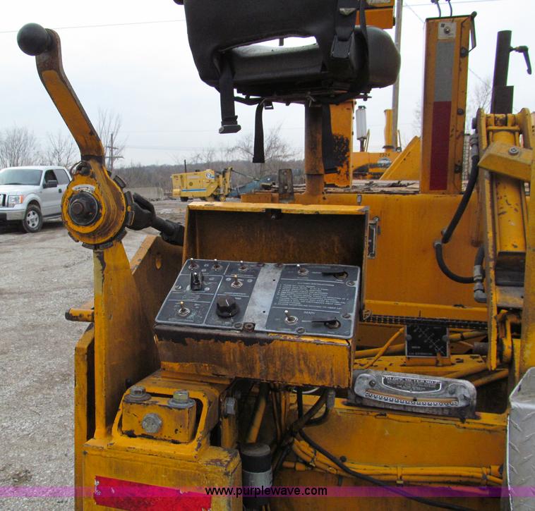 image for item E5896 2000 Blaw-Knox PF5510 paver