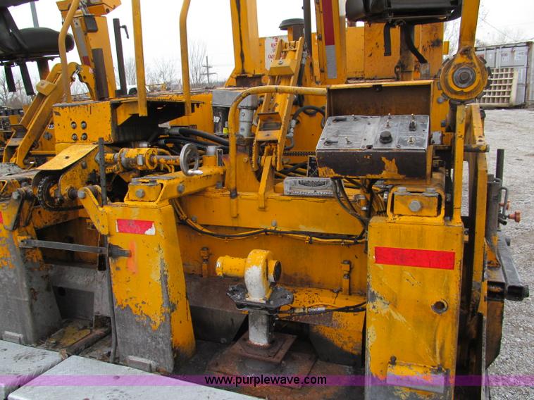 image for item E5896 2000 Blaw-Knox PF5510 paver