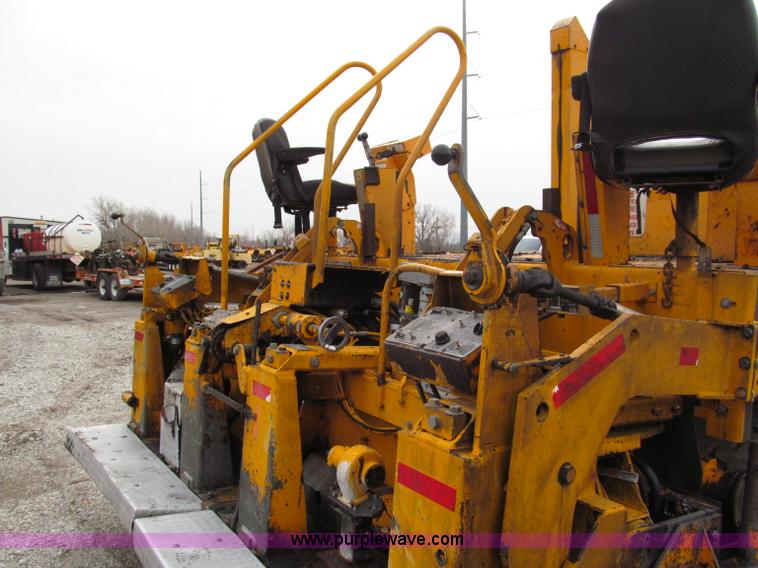 image for item E5896 2000 Blaw-Knox PF5510 paver