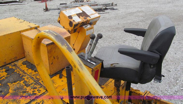 image for item E5896 2000 Blaw-Knox PF5510 paver