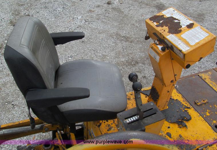 image for item E5896 2000 Blaw-Knox PF5510 paver