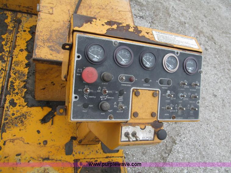 image for item E5896 2000 Blaw-Knox PF5510 paver