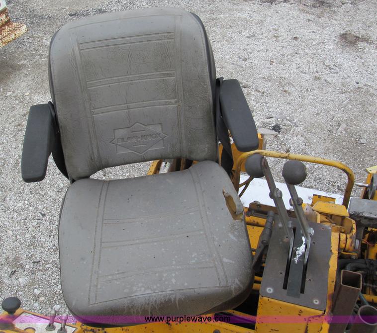 image for item E5896 2000 Blaw-Knox PF5510 paver