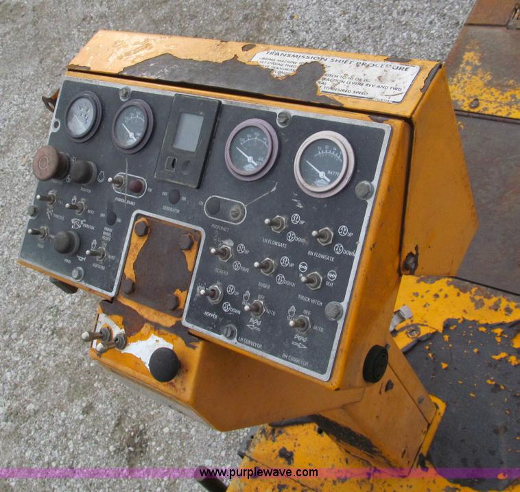 image for item E5896 2000 Blaw-Knox PF5510 paver