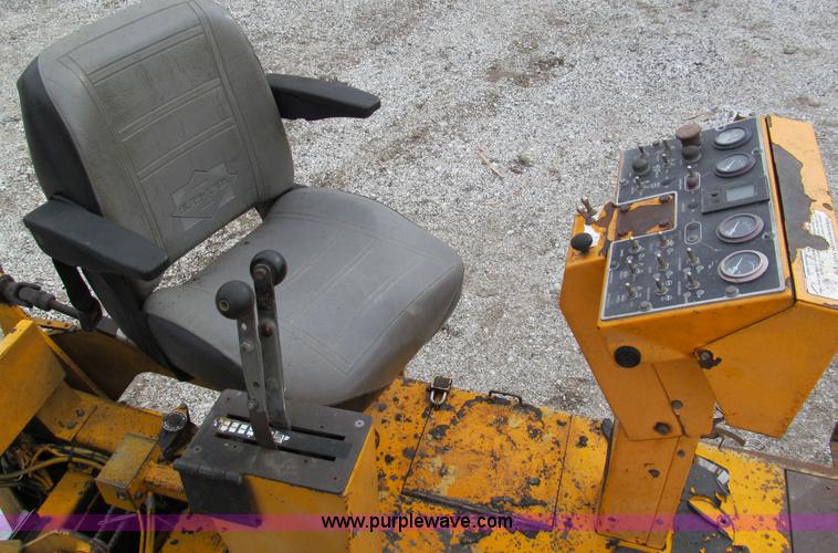 image for item E5896 2000 Blaw-Knox PF5510 paver