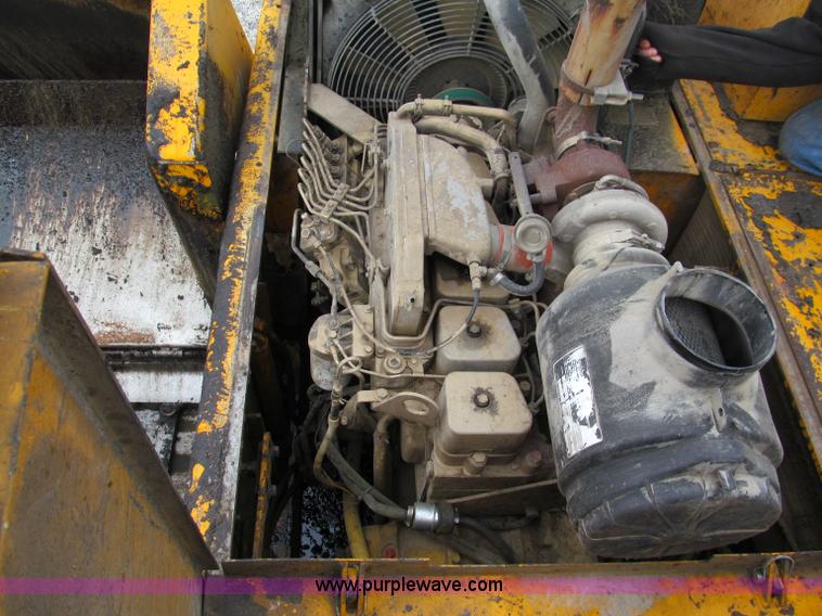 image for item E5896 2000 Blaw-Knox PF5510 paver