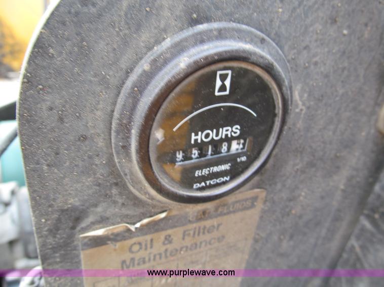 image for item E5896 2000 Blaw-Knox PF5510 paver